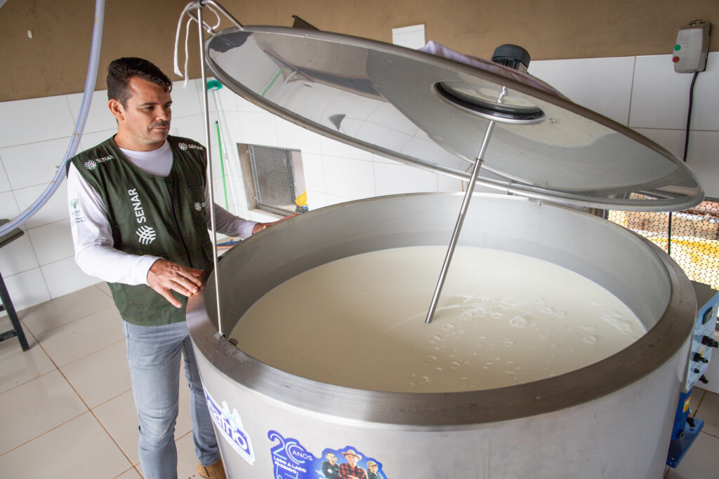 Após cair por nove meses, preço do leite reage no início de 2026